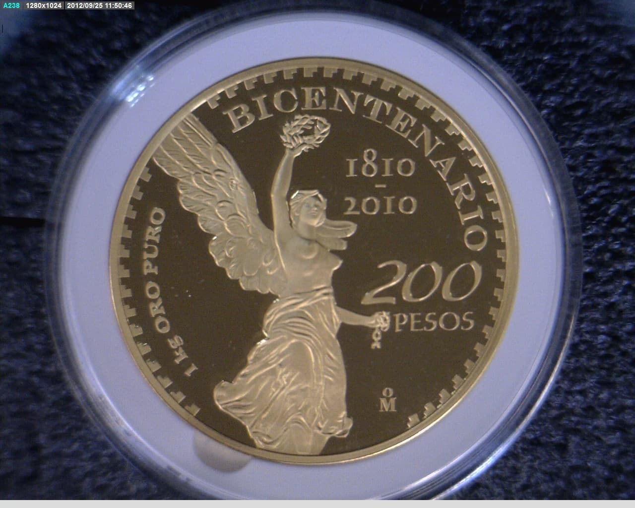 200 Pesos Bicentenario de la Independencia de México. 1 kilo de oro. Proof. Leyenda del canto: Independencia y libertad. Certificado N°1 2010 Proof · Reverso
