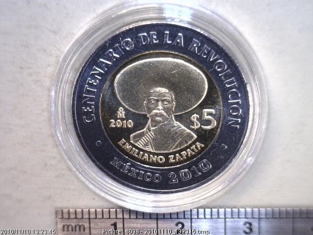 5 Pesos Centenario de la Revolución Mexicana: Emiliano Zapata 2010 · Reverso