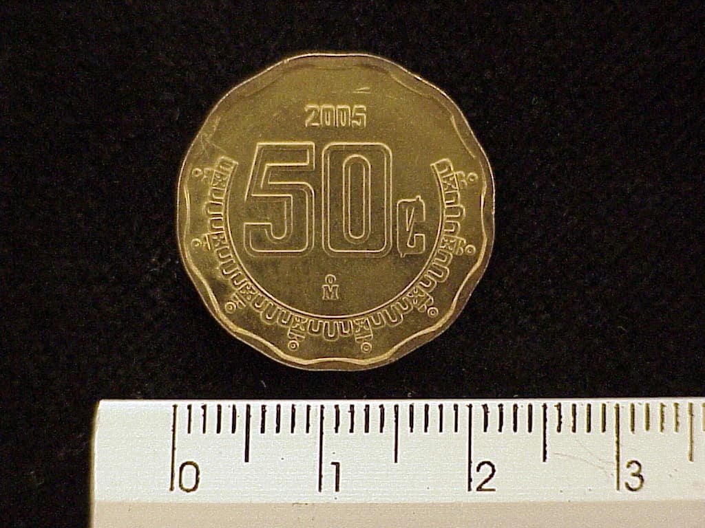 50 Centavos Bronce Aluminio 2005 · Reverso