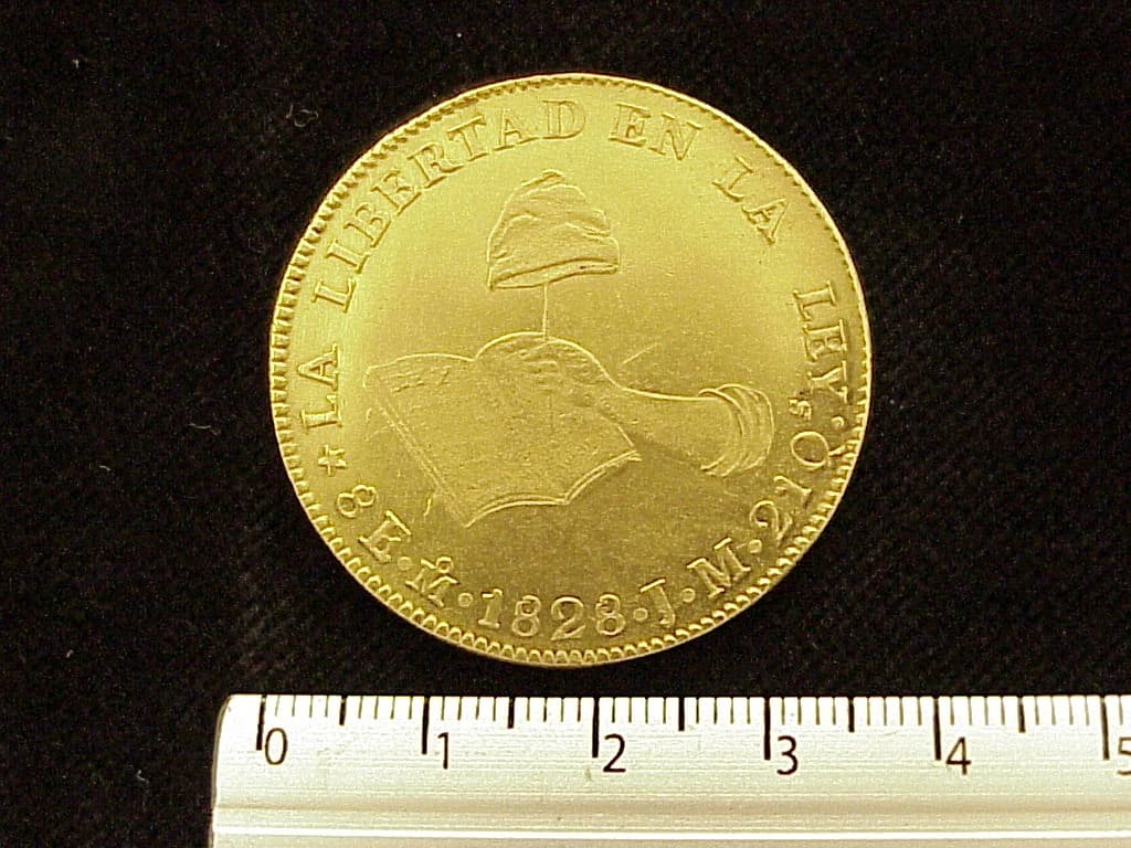 8 Escudos Octaval 1828 · Reverso