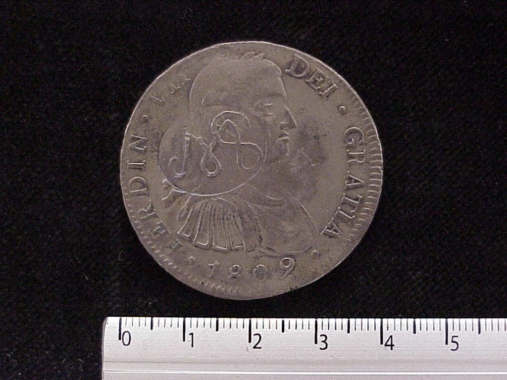 8-reales-resellos-contramarcas-1809-mexico-th - anverso (Banxico)