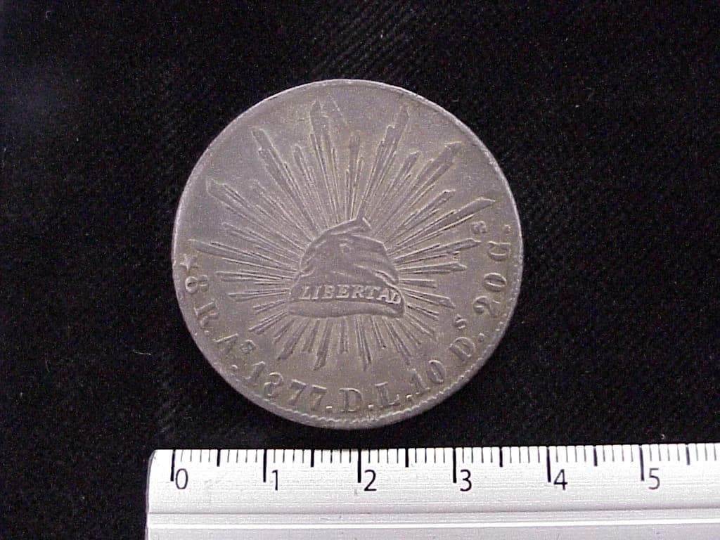 8 Plata 1877 . Inventario Banxico 5717 (reverso)