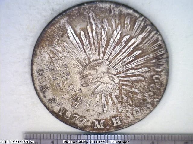 8 Plata 1877 . Inventario Banxico 15226 (reverso)